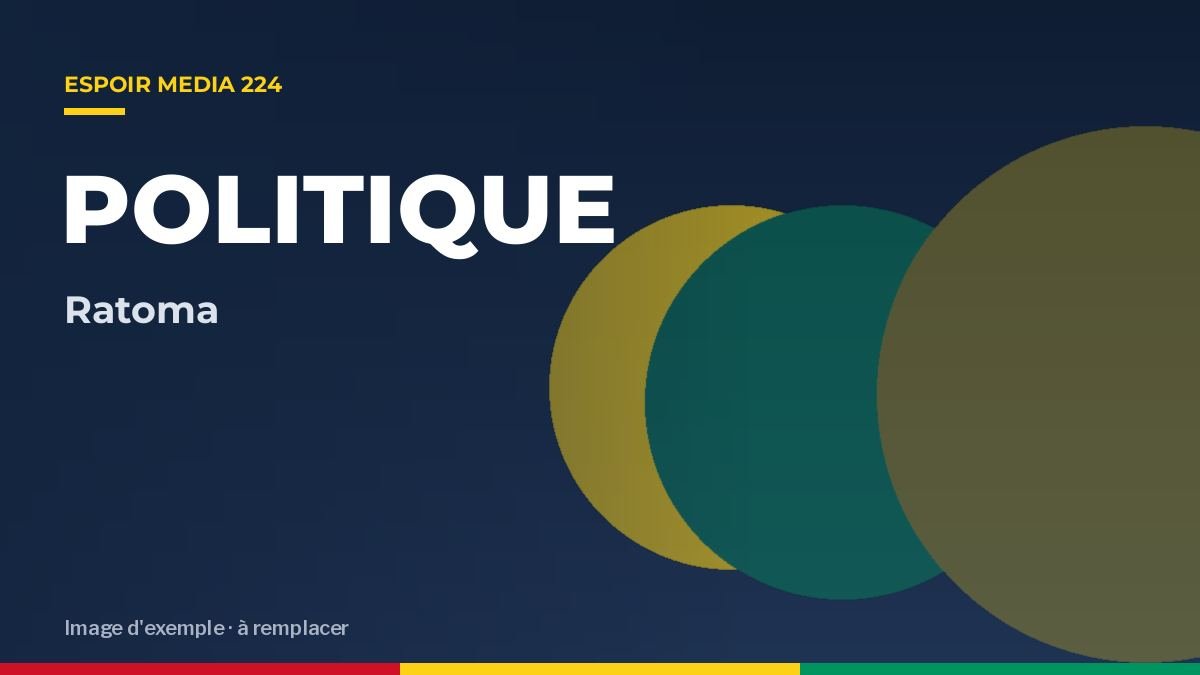 Des jeunes réunis lors d’un débat citoyen à Kipé, dans la commune de Ratoma.